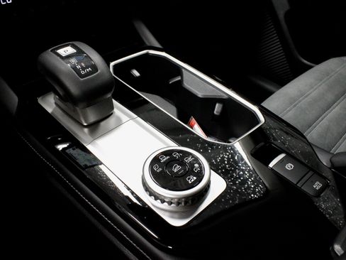 New 2025 Mitsubishi Outlander SE image 27