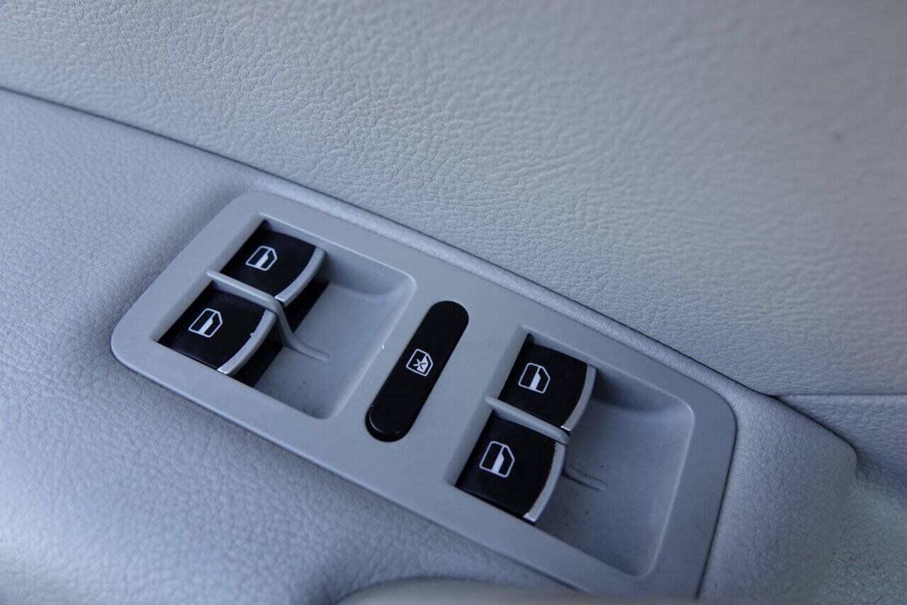Used 2012 Volkswagen Passat 2.5 SE FWD image 90