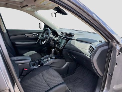 Used 2019 Nissan Rogue SV w/ Premium Package FWD image 13