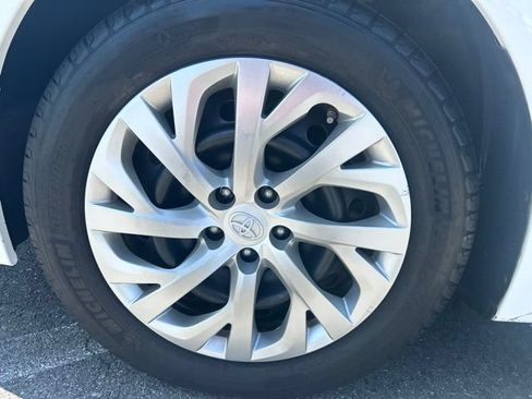 Used 2017 Toyota Corolla LE FWD image 11