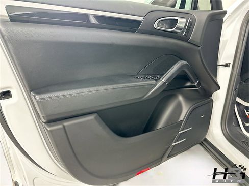 Used 2018 Porsche Cayenne S image 14