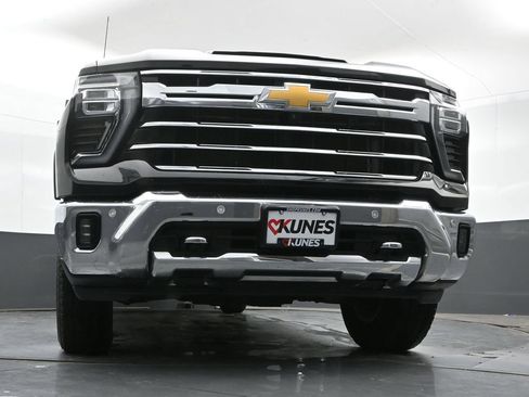 Used 2024 Chevrolet Silverado 2500 LTZ w/ LTZ Convenience Package AWD/4WD image 44
