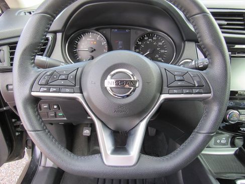 Used 2020 Nissan Rogue SV image 18