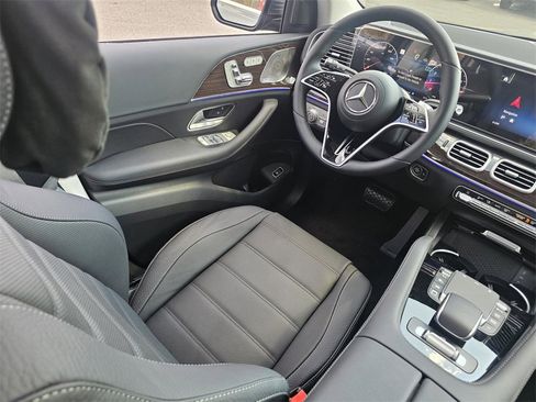 New 2026 Mercedes-Benz GLS 450 4MATIC image 28