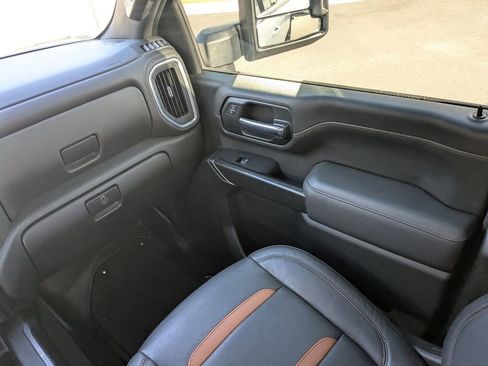 Used 2022 GMC Sierra 3500 AT4 image 16
