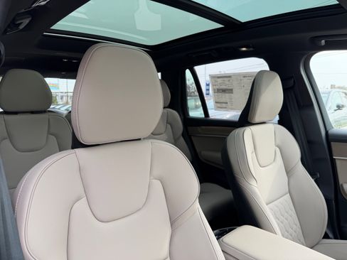 New 2026 Volvo XC90 T8 Plus image 9