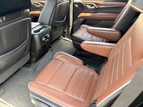 Used 2024 GMC Yukon Denali Ultimate AWD/4WD image 16