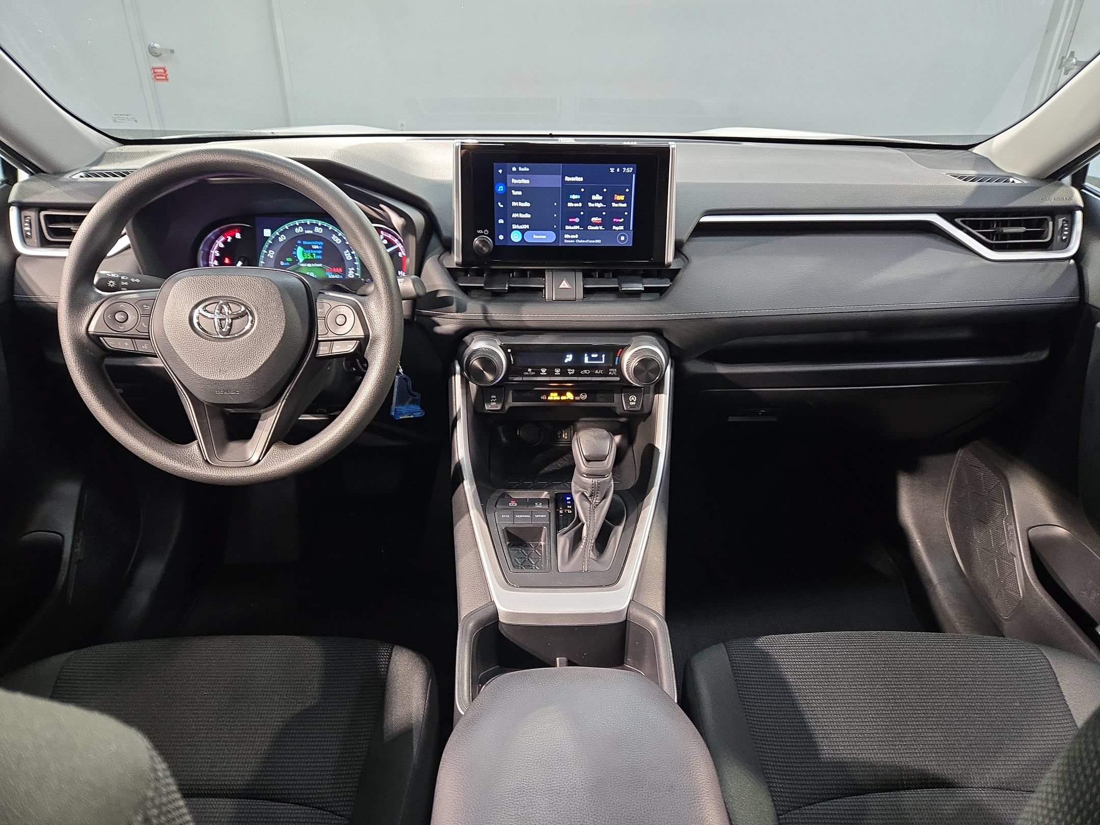 Used 2024 Toyota RAV4 LE FWD image 10