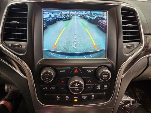 Used 2018 Jeep Grand Cherokee Overland image 18