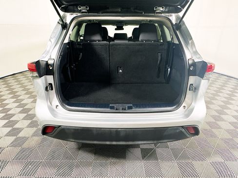 Used 2023 Toyota Highlander L FWD image 31