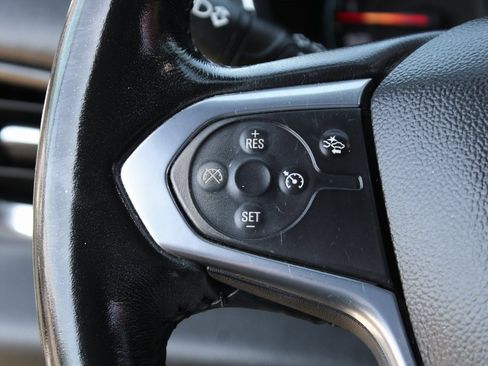 Used 2022 Chevrolet Traverse LT image 25