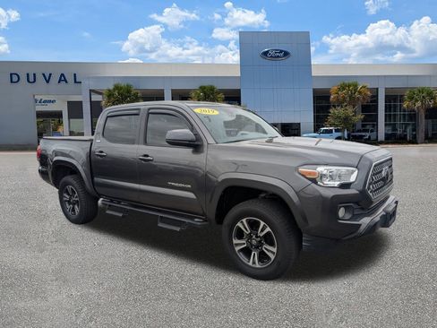 Used 2019 Toyota Tacoma SR5 image 2
