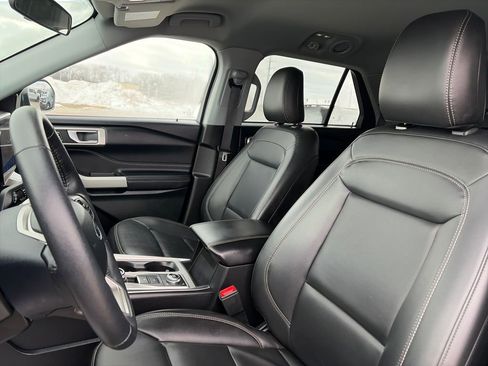 Used 2023 Ford Explorer XLT w/ Equipment Group 202A image 17