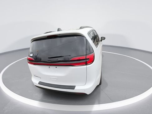 Used 2024 Chrysler Pacifica Touring-L w/ S Appearance Package image 8