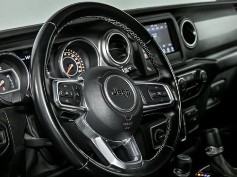 Used 2020 Jeep Wrangler Unlimited Sahara image 22
