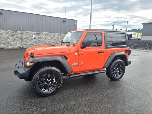 Used 2019 Jeep Wrangler Sport AWD/4WD image 3