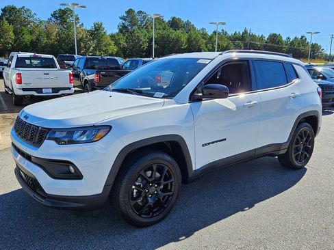New 2026 Jeep Compass Latitude image 3