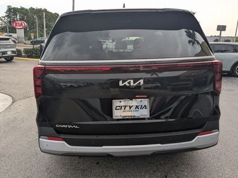 New 2026 Kia Carnival FWD image 4