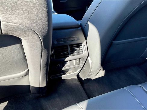 Used 2025 Land Rover Discovery Sport Dynamic SE image 38