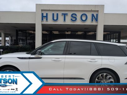 New 2026 Lincoln Aviator 2WD w/ Jet Appearance Package