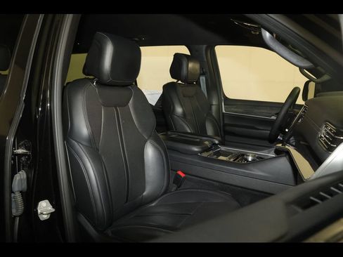 Used 2022 Jeep Wagoneer Series III w/ Flexible Seating Group AWD/4WD image 33