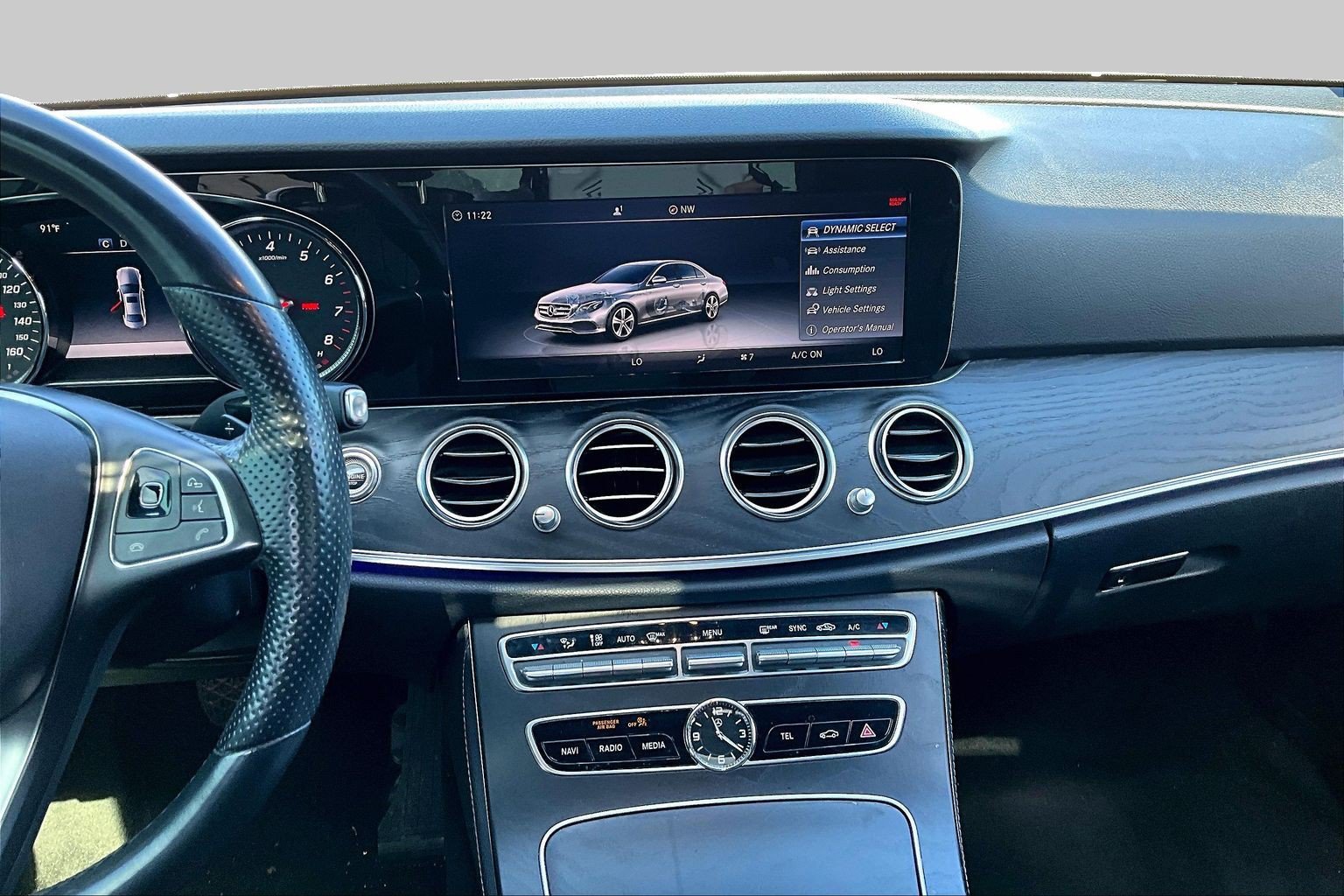 Used 2018 Mercedes-Benz E 300 w/ AMG Line Exterior image 4
