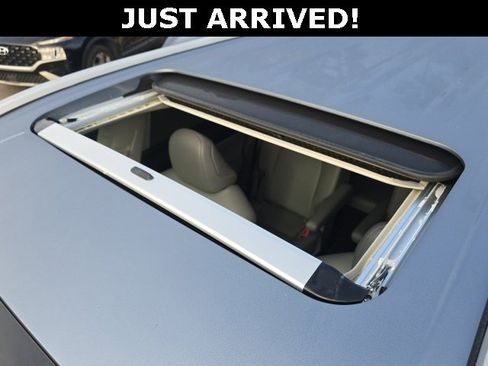 Used 2024 Toyota Highlander XLE image 5