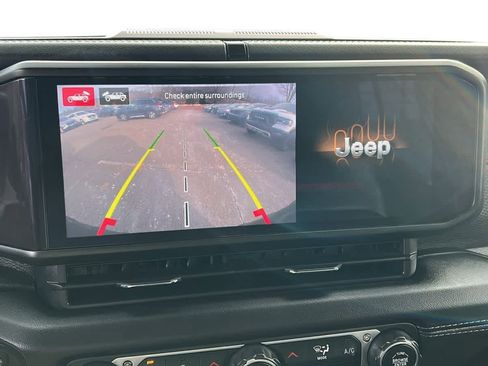 Used 2024 Jeep Wrangler Unlimited Rubicon image 17
