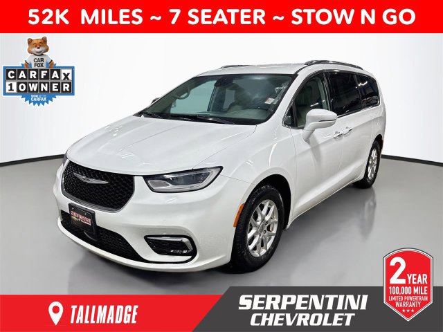 Used 2021 Chrysler Pacifica Touring-L FWD image 1