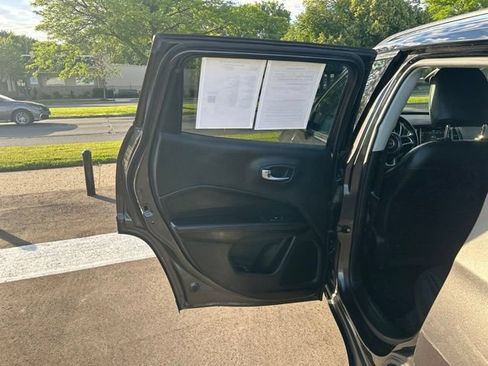 Used 2019 Jeep Compass Limited AWD/4WD image 10