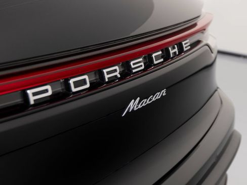 Certified 2026 Porsche Macan AWD/4WD image 43