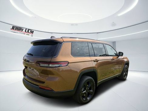 New 2026 Jeep Grand Cherokee L Limited w/ Limited Altitude Package RWD image 3