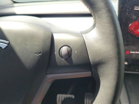 Used 2023 Tesla Model Y Performance AWD/4WD image 22