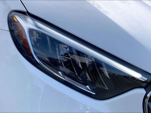 Used 2025 Mercedes-Benz GLC 300 4MATIC image 24