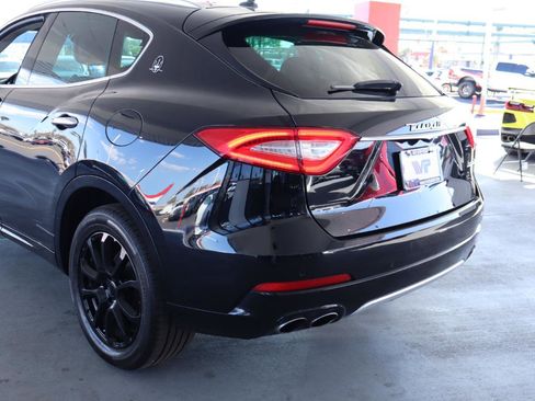 Used 2017 Maserati Levante w/ Luxury Package image 9