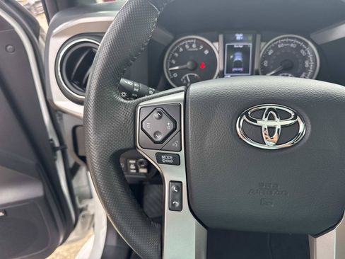 Used 2022 Toyota Tacoma Limited AWD/4WD image 23