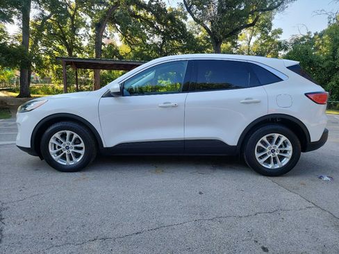 Used 2021 Ford Escape SE image 4