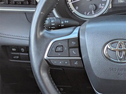 Used 2023 Toyota Highlander XLE image 19