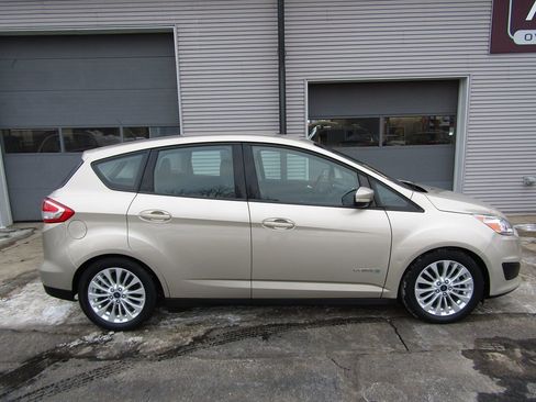 Used 2017 Ford C-MAX SE image 2