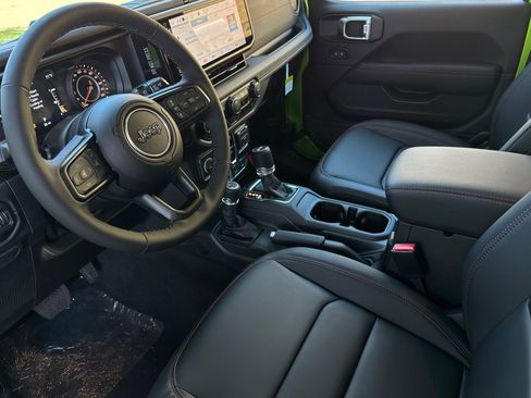 New 2025 Jeep Wrangler Unlimited Rubicon w/ Technology Group image 9