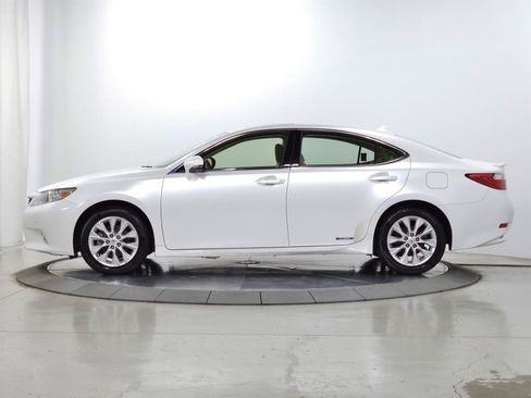 Used 2013 Lexus ES 300h w/ Premium Pkg FWD image 4