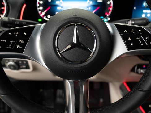 Used 2026 Mercedes-Benz GLB 250 4MATIC image 22