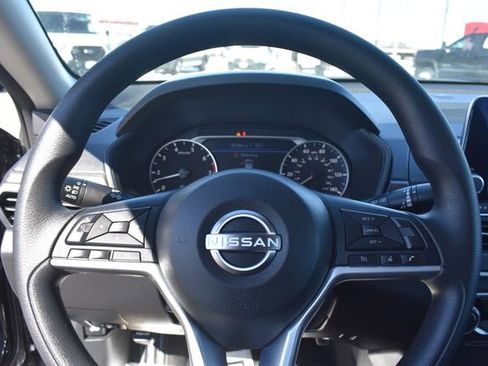 Used 2025 Nissan Altima 2.5 SV image 25