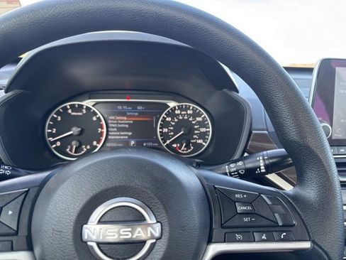 Used 2024 Nissan Altima 2.5 SV image 11