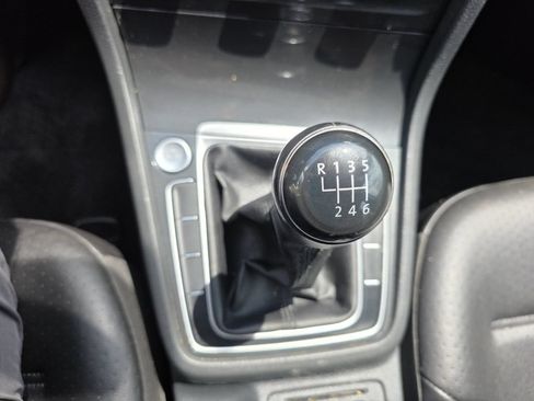 Used 2020 Volkswagen Golf 4-Door FWD image 29