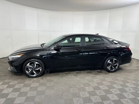 Certified 2023 Hyundai Elantra SEL w/ Convenience Package image 6