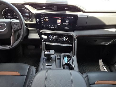 Used 2024 GMC Sierra 1500 AT4 w/ Technology Package AWD/4WD image 17
