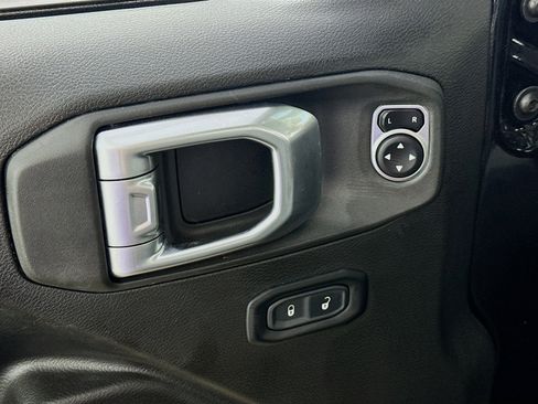 Used 2024 Jeep Wrangler Unlimited w/ Convenience Group AWD/4WD image 18