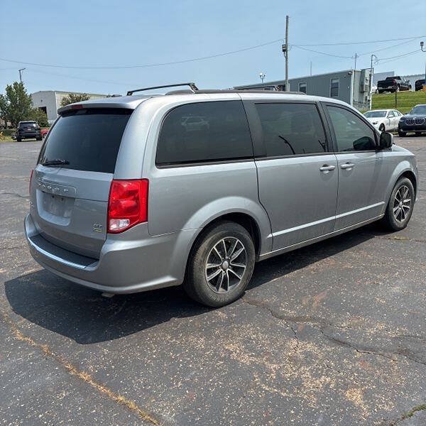 Used 2018 Dodge Grand Caravan GT FWD image 3