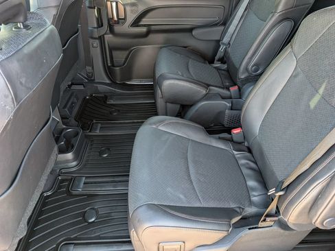 Used 2025 Toyota Sienna Limited AWD/4WD image 19